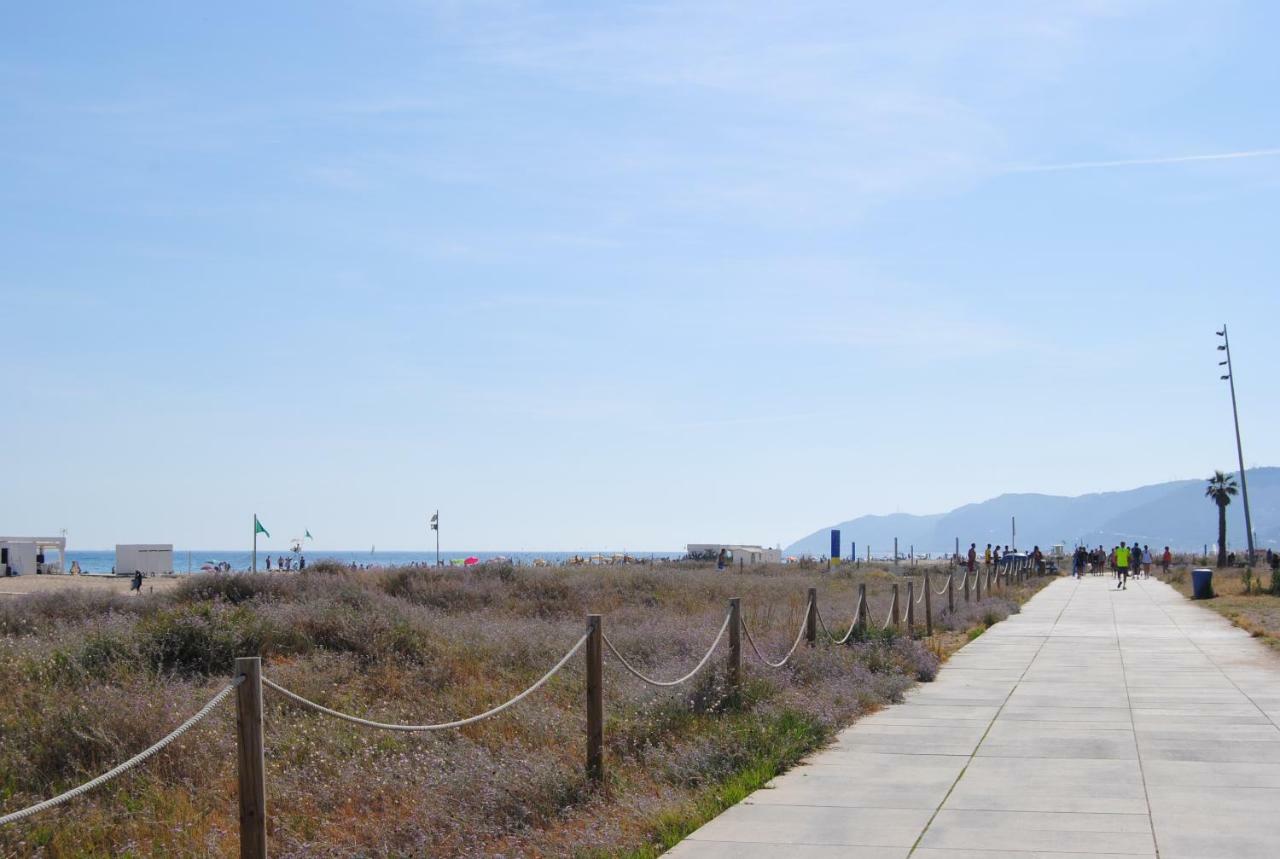 Apartamento Maraka Playa Castelldefels Esterno foto